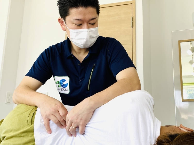 骨盤や体幹にアプローチして整えている施術